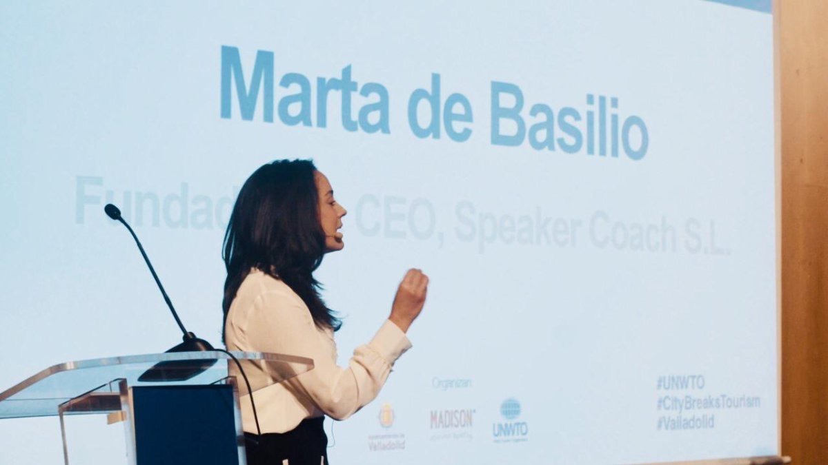 Marta presentando en la OMT